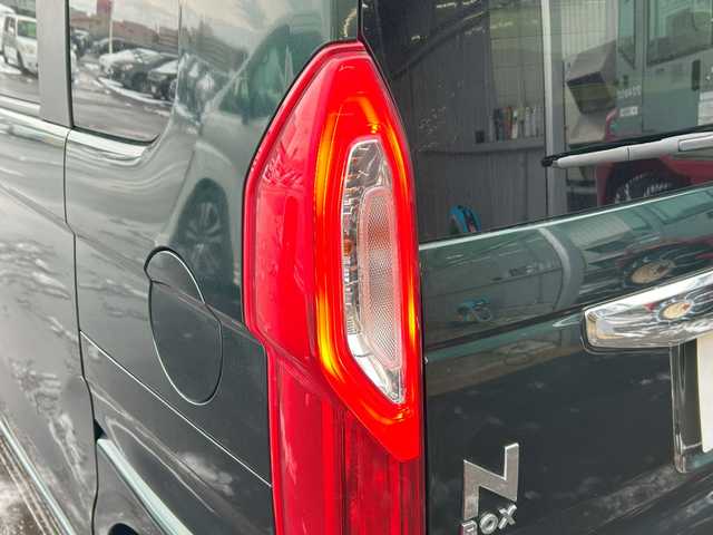 ホンダ Ｎ ＢＯＸ G L ターボ ホンダセンシング 秋田県 2020(令2)年 5.1万km ブリティッシュグリーンP 4WD/両側パワースライドドア/衝突被害軽減システム/LEDヘッドライト/純正メモリナビ(CD/BT/AM/FM/USB)/バックカメラ/スマートキー/アイドリングストップ/プッシュスタート/クルーズコントロール追従走行有/ステアリングスイッチ/前席シートヒーター/ビルトインETC/純正フロアマット/オートライト/オートマチックハイビーム/オートエアコン/パワーステアリング/パワーウィンドウ/パドルシフト/横滑り防止/盗難防止装置/寒冷地仕様/電動格納ウィンカーミラー/保証書/取扱説明書/記録簿/スペアキー×1