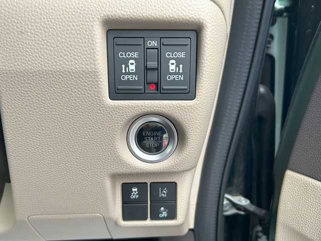 ホンダ Ｎ ＢＯＸ G L ターボ ホンダセンシング 秋田県 2020(令2)年 5.1万km ブリティッシュグリーンP 4WD/両側パワースライドドア/衝突被害軽減システム/LEDヘッドライト/純正メモリナビ(CD/BT/AM/FM/USB)/バックカメラ/スマートキー/アイドリングストップ/プッシュスタート/クルーズコントロール追従走行有/ステアリングスイッチ/前席シートヒーター/ビルトインETC/純正フロアマット/オートライト/オートマチックハイビーム/オートエアコン/パワーステアリング/パワーウィンドウ/パドルシフト/横滑り防止/盗難防止装置/寒冷地仕様/電動格納ウィンカーミラー/保証書/取扱説明書/記録簿/スペアキー×1