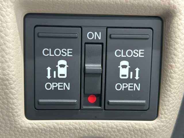 ホンダ Ｎ ＢＯＸ G L ターボ ホンダセンシング 秋田県 2020(令2)年 5.1万km ブリティッシュグリーンP 4WD/両側パワースライドドア/衝突被害軽減システム/LEDヘッドライト/純正メモリナビ(CD/BT/AM/FM/USB)/バックカメラ/スマートキー/アイドリングストップ/プッシュスタート/クルーズコントロール追従走行有/ステアリングスイッチ/前席シートヒーター/ビルトインETC/純正フロアマット/オートライト/オートマチックハイビーム/オートエアコン/パワーステアリング/パワーウィンドウ/パドルシフト/横滑り防止/盗難防止装置/寒冷地仕様/電動格納ウィンカーミラー/保証書/取扱説明書/記録簿/スペアキー×1