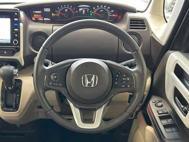 ホンダ Ｎ ＢＯＸ G L ターボ ホンダセンシング 秋田県 2020(令2)年 5.1万km ブリティッシュグリーンP 4WD/両側パワースライドドア/衝突被害軽減システム/LEDヘッドライト/純正メモリナビ(CD/BT/AM/FM/USB)/バックカメラ/スマートキー/アイドリングストップ/プッシュスタート/クルーズコントロール追従走行有/ステアリングスイッチ/前席シートヒーター/ビルトインETC/純正フロアマット/オートライト/オートマチックハイビーム/オートエアコン/パワーステアリング/パワーウィンドウ/パドルシフト/横滑り防止/盗難防止装置/寒冷地仕様/電動格納ウィンカーミラー/保証書/取扱説明書/記録簿/スペアキー×1