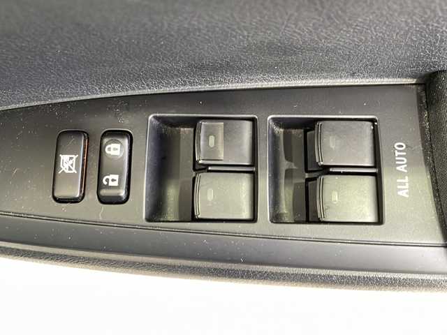 トヨタ カローラ アクシオ ハイブリッドG 愛媛県 2016(平28)年 8.9万km ホワイトパールクリスタルシャイン 純正ナビ/・ワンセグ/CD/BT/バックカメラ/プリクラッシュセーフティ/レーンキープアシスト/オートハイビーム/ステアリングスイッチ/オートライト/ウィンカーミラー/リモコンキー/電格ミラー