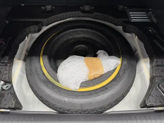 トヨタ ＧＲ８６ RZ 三重県 2022(令4)年 3.2万km クリスタルホワイトパール プレミアムガソリン/FR/6F/トヨタ純正 9インチナビ NSZT-Y68T/（FM/AM/CD/DVD/SD/SDREC/Bluetooth/TV）/安全/・後側方警戒支援システム［BSD］/・リヤクロストラフィックアラート［RCTA］/・VSC（横滑り防止機能）/・EBD付ABS/・SRS サイド＆カーテンシールドエアバッグ/装備/・ステアリング連動ヘッドライト［SRH］/・左右独立温度独立調整オートエアコン/・定速クルーズコントロール/・ステアリングスイッチ/・オートライト/・LEDヘッドライト/・リヤフォグライト/・充電用USBジャックx2/・走行制御モード（スポーツ/スノー）/・TRACKモード/・プッシュスタート/・スマートキーx2/・BOXERメーター（7インチカラー×液晶メーター）/・純正18inAW/・保/取/ナビ取/など