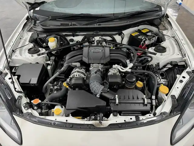 トヨタ ＧＲ８６ RZ 三重県 2022(令4)年 3.2万km クリスタルホワイトパール プレミアムガソリン/FR/6F/トヨタ純正 9インチナビ NSZT-Y68T/（FM/AM/CD/DVD/SD/SDREC/Bluetooth/TV）/安全/・後側方警戒支援システム［BSD］/・リヤクロストラフィックアラート［RCTA］/・VSC（横滑り防止機能）/・EBD付ABS/・SRS サイド＆カーテンシールドエアバッグ/装備/・ステアリング連動ヘッドライト［SRH］/・左右独立温度独立調整オートエアコン/・定速クルーズコントロール/・ステアリングスイッチ/・オートライト/・LEDヘッドライト/・リヤフォグライト/・充電用USBジャックx2/・走行制御モード（スポーツ/スノー）/・TRACKモード/・プッシュスタート/・スマートキーx2/・BOXERメーター（7インチカラー×液晶メーター）/・純正18inAW/・保/取/ナビ取/など