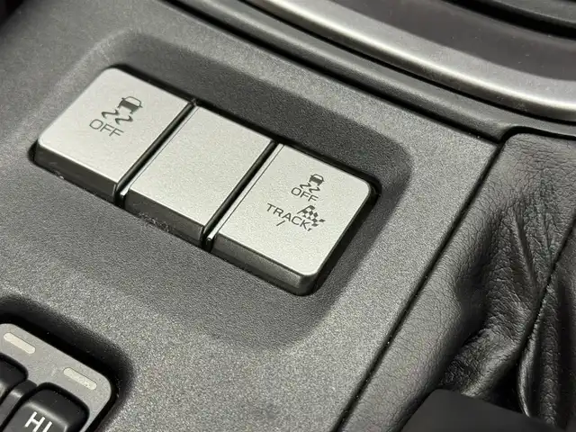 トヨタ ＧＲ８６ RZ 三重県 2022(令4)年 3.2万km クリスタルホワイトパール プレミアムガソリン/FR/6F/トヨタ純正 9インチナビ NSZT-Y68T/（FM/AM/CD/DVD/SD/SDREC/Bluetooth/TV）/安全/・後側方警戒支援システム［BSD］/・リヤクロストラフィックアラート［RCTA］/・VSC（横滑り防止機能）/・EBD付ABS/・SRS サイド＆カーテンシールドエアバッグ/装備/・ステアリング連動ヘッドライト［SRH］/・左右独立温度独立調整オートエアコン/・定速クルーズコントロール/・ステアリングスイッチ/・オートライト/・LEDヘッドライト/・リヤフォグライト/・充電用USBジャックx2/・走行制御モード（スポーツ/スノー）/・TRACKモード/・プッシュスタート/・スマートキーx2/・BOXERメーター（7インチカラー×液晶メーター）/・純正18inAW/・保/取/ナビ取/など