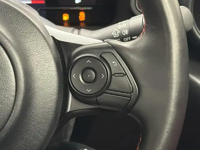 トヨタ ＧＲ８６ RZ 三重県 2022(令4)年 3.2万km クリスタルホワイトパール プレミアムガソリン/FR/6F/トヨタ純正 9インチナビ NSZT-Y68T/（FM/AM/CD/DVD/SD/SDREC/Bluetooth/TV）/安全/・後側方警戒支援システム［BSD］/・リヤクロストラフィックアラート［RCTA］/・VSC（横滑り防止機能）/・EBD付ABS/・SRS サイド＆カーテンシールドエアバッグ/装備/・ステアリング連動ヘッドライト［SRH］/・左右独立温度独立調整オートエアコン/・定速クルーズコントロール/・ステアリングスイッチ/・オートライト/・LEDヘッドライト/・リヤフォグライト/・充電用USBジャックx2/・走行制御モード（スポーツ/スノー）/・TRACKモード/・プッシュスタート/・スマートキーx2/・BOXERメーター（7インチカラー×液晶メーター）/・純正18inAW/・保/取/ナビ取/など