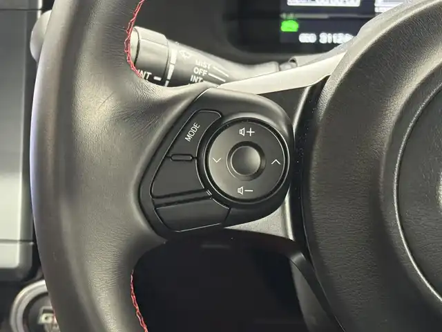トヨタ ＧＲ８６ RZ 三重県 2022(令4)年 3.2万km クリスタルホワイトパール プレミアムガソリン/FR/6F/トヨタ純正 9インチナビ NSZT-Y68T/（FM/AM/CD/DVD/SD/SDREC/Bluetooth/TV）/安全/・後側方警戒支援システム［BSD］/・リヤクロストラフィックアラート［RCTA］/・VSC（横滑り防止機能）/・EBD付ABS/・SRS サイド＆カーテンシールドエアバッグ/装備/・ステアリング連動ヘッドライト［SRH］/・左右独立温度独立調整オートエアコン/・定速クルーズコントロール/・ステアリングスイッチ/・オートライト/・LEDヘッドライト/・リヤフォグライト/・充電用USBジャックx2/・走行制御モード（スポーツ/スノー）/・TRACKモード/・プッシュスタート/・スマートキーx2/・BOXERメーター（7インチカラー×液晶メーター）/・純正18inAW/・保/取/ナビ取/など