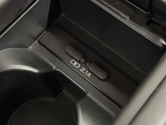 トヨタ ＧＲ８６ RZ 三重県 2022(令4)年 3.2万km クリスタルホワイトパール プレミアムガソリン/FR/6F/トヨタ純正 9インチナビ NSZT-Y68T/（FM/AM/CD/DVD/SD/SDREC/Bluetooth/TV）/安全/・後側方警戒支援システム［BSD］/・リヤクロストラフィックアラート［RCTA］/・VSC（横滑り防止機能）/・EBD付ABS/・SRS サイド＆カーテンシールドエアバッグ/装備/・ステアリング連動ヘッドライト［SRH］/・左右独立温度独立調整オートエアコン/・定速クルーズコントロール/・ステアリングスイッチ/・オートライト/・LEDヘッドライト/・リヤフォグライト/・充電用USBジャックx2/・走行制御モード（スポーツ/スノー）/・TRACKモード/・プッシュスタート/・スマートキーx2/・BOXERメーター（7インチカラー×液晶メーター）/・純正18inAW/・保/取/ナビ取/など