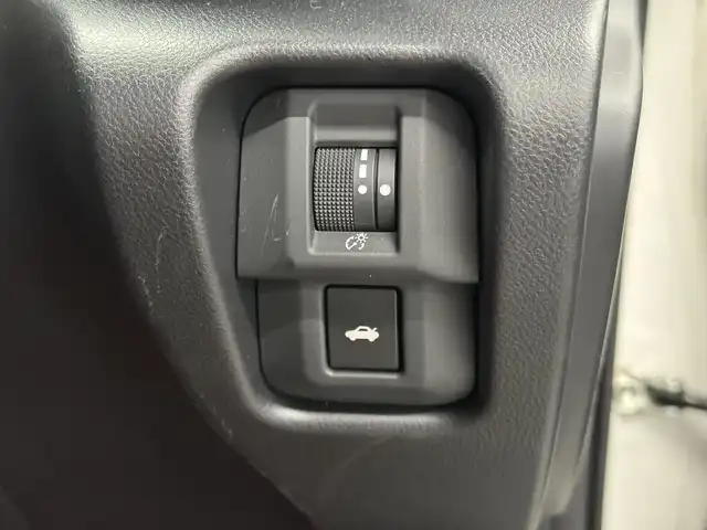 トヨタ ＧＲ８６ RZ 三重県 2022(令4)年 3.2万km クリスタルホワイトパール プレミアムガソリン/FR/6F/トヨタ純正 9インチナビ NSZT-Y68T/（FM/AM/CD/DVD/SD/SDREC/Bluetooth/TV）/安全/・後側方警戒支援システム［BSD］/・リヤクロストラフィックアラート［RCTA］/・VSC（横滑り防止機能）/・EBD付ABS/・SRS サイド＆カーテンシールドエアバッグ/装備/・ステアリング連動ヘッドライト［SRH］/・左右独立温度独立調整オートエアコン/・定速クルーズコントロール/・ステアリングスイッチ/・オートライト/・LEDヘッドライト/・リヤフォグライト/・充電用USBジャックx2/・走行制御モード（スポーツ/スノー）/・TRACKモード/・プッシュスタート/・スマートキーx2/・BOXERメーター（7インチカラー×液晶メーター）/・純正18inAW/・保/取/ナビ取/など
