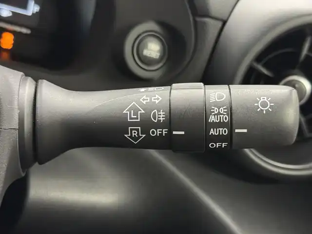 トヨタ ＧＲ８６ RZ 三重県 2022(令4)年 3.2万km クリスタルホワイトパール プレミアムガソリン/FR/6F/トヨタ純正 9インチナビ NSZT-Y68T/（FM/AM/CD/DVD/SD/SDREC/Bluetooth/TV）/安全/・後側方警戒支援システム［BSD］/・リヤクロストラフィックアラート［RCTA］/・VSC（横滑り防止機能）/・EBD付ABS/・SRS サイド＆カーテンシールドエアバッグ/装備/・ステアリング連動ヘッドライト［SRH］/・左右独立温度独立調整オートエアコン/・定速クルーズコントロール/・ステアリングスイッチ/・オートライト/・LEDヘッドライト/・リヤフォグライト/・充電用USBジャックx2/・走行制御モード（スポーツ/スノー）/・TRACKモード/・プッシュスタート/・スマートキーx2/・BOXERメーター（7インチカラー×液晶メーター）/・純正18inAW/・保/取/ナビ取/など