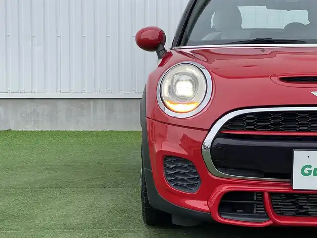 ＭＩＮＩ ミニ ジョンクーパーワークス コンバチ 香川県 2017(平29)年 3.9万km 赤Ⅱ 純正ナビ/→AM/FM/Bluetooth/ETC/バックカメラ/シートヒーター/LEDヘッドライト/ヘッドアップディスプレイ/レザーシート/アイドリングストップ/コーナーセンサー/ステアリングスイッチ/パドルシフト/革巻きステアリング/スマートキー/スペアキー×1/純正17インチアルミホイール