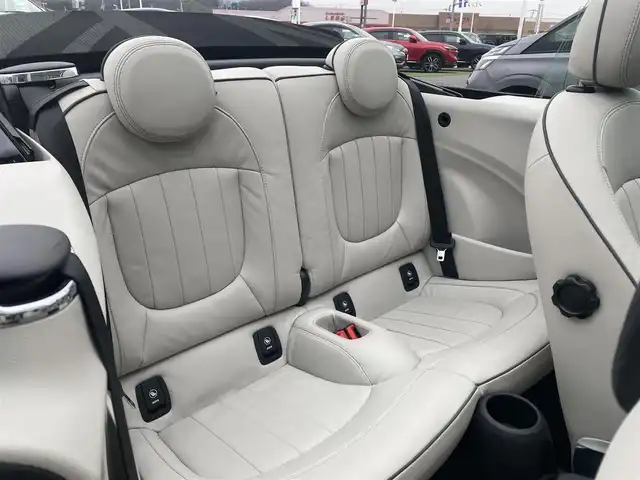 ＭＩＮＩ ミニ ジョンクーパーワークス コンバチ 香川県 2017(平29)年 3.9万km 赤Ⅱ 純正ナビ/→AM/FM/Bluetooth/ETC/バックカメラ/シートヒーター/LEDヘッドライト/ヘッドアップディスプレイ/レザーシート/アイドリングストップ/コーナーセンサー/ステアリングスイッチ/パドルシフト/革巻きステアリング/スマートキー/スペアキー×1/純正17インチアルミホイール