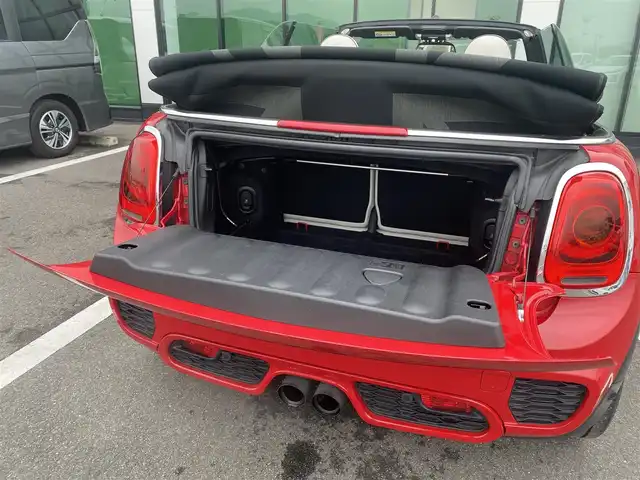 ＭＩＮＩ ミニ ジョンクーパーワークス コンバチ 香川県 2017(平29)年 3.9万km 赤Ⅱ 純正ナビ/→AM/FM/Bluetooth/ETC/バックカメラ/シートヒーター/LEDヘッドライト/ヘッドアップディスプレイ/レザーシート/アイドリングストップ/コーナーセンサー/ステアリングスイッチ/パドルシフト/革巻きステアリング/スマートキー/スペアキー×1/純正17インチアルミホイール