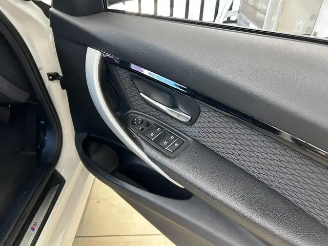 ＢＭＷ ３２０ｉ ツーリング Mスポーツ 東京都 2016(平28)年 5.9万km 白 純正メーカーナビ/(Bluetooth／CD／DVD／USB)/オートエアコン/ドライブレコーダー/アクティブクルーズコントロール/プッシュスタート/パドルシフト/運転席メモリーシート/運転席、助手席パワーシート/純正19インチアルミホイール/コーナーセンサー/W＋サイド＆ABS/電動格納ミラー/アイドリングストップ/プライバシーガラス/スポーツモード/ISOFIX/LEDヘッドライト/フロントフォグ/リアフォグ/革巻きステアリング/LKA/横滑り防止装置/取扱説明書/記録簿（R4.5/R6.5）