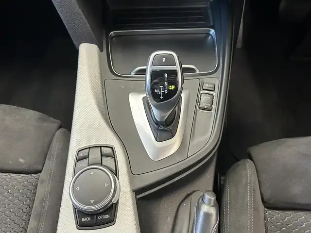 ＢＭＷ ３２０ｉ ツーリング Mスポーツ 東京都 2016(平28)年 5.9万km 白 純正メーカーナビ/(Bluetooth／CD／DVD／USB)/オートエアコン/ドライブレコーダー/アクティブクルーズコントロール/プッシュスタート/パドルシフト/運転席メモリーシート/運転席、助手席パワーシート/純正19インチアルミホイール/コーナーセンサー/W＋サイド＆ABS/電動格納ミラー/アイドリングストップ/プライバシーガラス/スポーツモード/ISOFIX/LEDヘッドライト/フロントフォグ/リアフォグ/革巻きステアリング/LKA/横滑り防止装置/取扱説明書/記録簿（R4.5/R6.5）