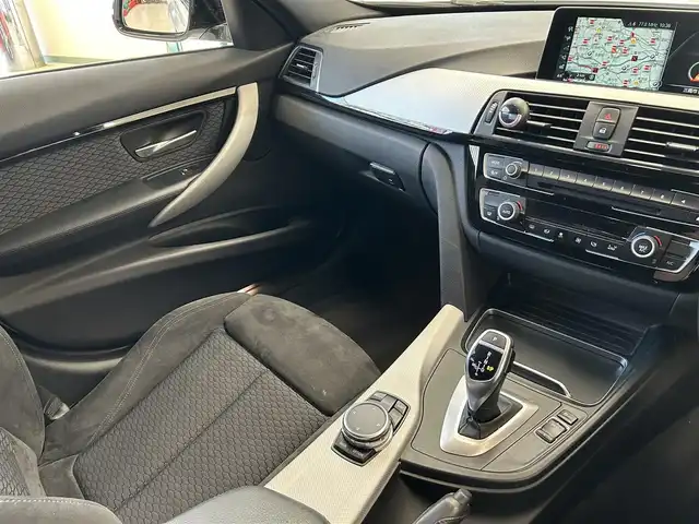 ＢＭＷ ３２０ｉ ツーリング Mスポーツ 東京都 2016(平28)年 5.9万km 白 純正メーカーナビ/(Bluetooth／CD／DVD／USB)/オートエアコン/ドライブレコーダー/アクティブクルーズコントロール/プッシュスタート/パドルシフト/運転席メモリーシート/運転席、助手席パワーシート/純正19インチアルミホイール/コーナーセンサー/W＋サイド＆ABS/電動格納ミラー/アイドリングストップ/プライバシーガラス/スポーツモード/ISOFIX/LEDヘッドライト/フロントフォグ/リアフォグ/革巻きステアリング/LKA/横滑り防止装置/取扱説明書/記録簿（R4.5/R6.5）