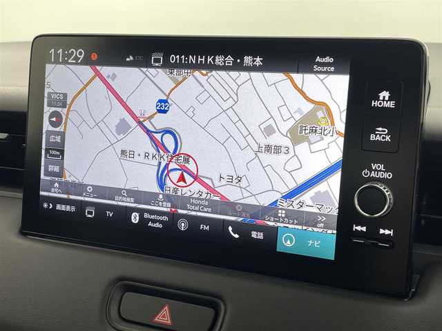 ホンダ ヴェゼル ハイブリッド e:HEV Z 熊本県 2025(令7)年 0.1千km プラチナホワイトパール 登録済未使用車/純正ナビ（ＡｐｐｌＣａｒＰｌａｙ・ＡｎｄｒｏｉｄＡｕｔｏ・フルセグ・ＢＴ・ＵＳＢ）　/バックカメラ　/ビルトインＥＴＣ　/ホンダセンシング/・衝突軽減ブレーキ/・誤発進抑制機能/・後方誤発進抑制機能/・近距離衝突軽減ブレーキ/・歩行者事故低減ステアリング/・路外逸脱制御機能/・アダブティブクルーズコントロール/・渋滞運転支援機能/・先行車発進お知らせ/・標識認識システム/・ブラインドスポットモニター/・車線維持支援システム/・オートハイビーム/横滑り防止/ダウンヒルアシスト/置くだけ充電/前席シートヒーター/ステアリングヒーター/パワーバックドア/パドルシフト/ブレーキホールド/ハーフレザーシート/純正１８インチAW/フロントシーケンシャルウインカー/オートライト/LEDヘッドライト/フォグライト/スマートキー/プッシュスタート/スペアキー1本/保証書/取扱説明書