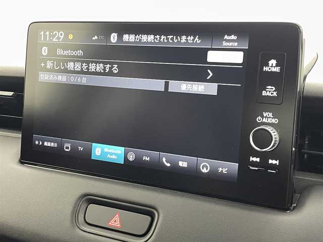ホンダ ヴェゼル ハイブリッド e:HEV Z 熊本県 2025(令7)年 0.1千km プラチナホワイトパール 登録済未使用車/純正ナビ（ＡｐｐｌＣａｒＰｌａｙ・ＡｎｄｒｏｉｄＡｕｔｏ・フルセグ・ＢＴ・ＵＳＢ）　/バックカメラ　/ビルトインＥＴＣ　/ホンダセンシング/・衝突軽減ブレーキ/・誤発進抑制機能/・後方誤発進抑制機能/・近距離衝突軽減ブレーキ/・歩行者事故低減ステアリング/・路外逸脱制御機能/・アダブティブクルーズコントロール/・渋滞運転支援機能/・先行車発進お知らせ/・標識認識システム/・ブラインドスポットモニター/・車線維持支援システム/・オートハイビーム/横滑り防止/ダウンヒルアシスト/置くだけ充電/前席シートヒーター/ステアリングヒーター/パワーバックドア/パドルシフト/ブレーキホールド/ハーフレザーシート/純正１８インチAW/フロントシーケンシャルウインカー/オートライト/LEDヘッドライト/フォグライト/スマートキー/プッシュスタート/スペアキー1本/保証書/取扱説明書