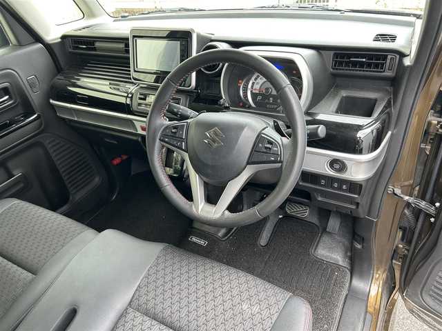 スズキ スペーシア カスタム HYBRID XS ターボ 滋賀県 2018(平30)年 10.4万km ブレイブカーキパール/ブラック2トーン ガソリン（ハイブリッド）/2WD(FF)/CVT/7インチケンウッドナビ(MDV-D504BTW)/(AM/FM/CD/DVD/Bluetooth/iPod/USB/SD/フルセグTV)/バックカメラ/ハーフレザーシート/シートヒーター/両側パワースライドドア/衝突軽減ブレーキ/レーントレーシングアシスト/オートマチックハイビーム/コーナーセンサー/横滑り防止装置/アイドリングストップ/革巻きステアリング/ステアリングスイッチ/クルーズコントロール/オートライト/パドルシフト/純正フロアマット/純正ドアバイザー/プッシュスタート/スペアキー