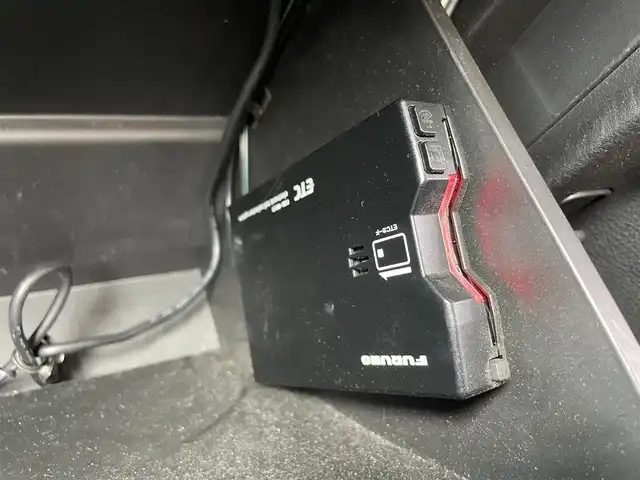 スズキ スペーシア カスタム HYBRID XS ターボ 大阪府 2018(平30)年 10.4万km ブレイブカーキパール/ブラック2トーン (株)IDOMが運営する【じしゃロン東大阪店】の自社ローン専用車両になります。こちらは現金またはオートローンご利用時の価格です。自社ローンご希望の方は別途その旨お申付け下さい/7インチＳＤナビ(MDV-D504BTW)/(AM/FM/CD/DVD/Bluetooth/iPod/USB/SD/フルセグTV)/バックカメラ/衝突軽減ブレーキ/レーンキープアシスト/クルーズコントロール/コーナーセンサー/両側パワースライドドア/横滑り防止装置/ハーフレザーシート/運転席シートヒーター/アイドリングストップ/電動格納ミラー/革巻きステアリング/ステアリングスイッチ/パドルシフト/オートライト/LEDヘッドライト/フロントフォグ/オートマチックハイビーム/純正フロアマット/純正ドアバイザー/プッシュスタート/スマートキー/スペアキー