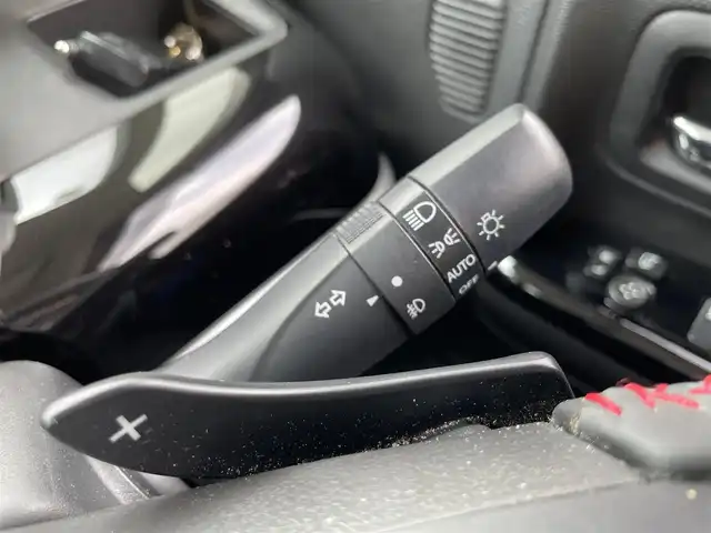 スズキ スペーシア カスタム HYBRID XS ターボ 大阪府 2018(平30)年 10.4万km ブレイブカーキパール/ブラック2トーン (株)IDOMが運営する【じしゃロン東大阪店】の自社ローン専用車両になります。こちらは現金またはオートローンご利用時の価格です。自社ローンご希望の方は別途その旨お申付け下さい/7インチＳＤナビ(MDV-D504BTW)/(AM/FM/CD/DVD/Bluetooth/iPod/USB/SD/フルセグTV)/バックカメラ/衝突軽減ブレーキ/レーンキープアシスト/クルーズコントロール/コーナーセンサー/両側パワースライドドア/横滑り防止装置/ハーフレザーシート/運転席シートヒーター/アイドリングストップ/電動格納ミラー/革巻きステアリング/ステアリングスイッチ/パドルシフト/オートライト/LEDヘッドライト/フロントフォグ/オートマチックハイビーム/純正フロアマット/純正ドアバイザー/プッシュスタート/スマートキー/スペアキー