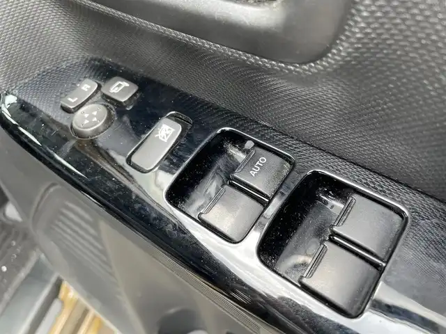 スズキ スペーシア カスタム HYBRID XS ターボ 大阪府 2018(平30)年 10.4万km ブレイブカーキパール/ブラック2トーン (株)IDOMが運営する【じしゃロン東大阪店】の自社ローン専用車両になります。こちらは現金またはオートローンご利用時の価格です。自社ローンご希望の方は別途その旨お申付け下さい/7インチＳＤナビ(MDV-D504BTW)/(AM/FM/CD/DVD/Bluetooth/iPod/USB/SD/フルセグTV)/バックカメラ/衝突軽減ブレーキ/レーンキープアシスト/クルーズコントロール/コーナーセンサー/両側パワースライドドア/横滑り防止装置/ハーフレザーシート/運転席シートヒーター/アイドリングストップ/電動格納ミラー/革巻きステアリング/ステアリングスイッチ/パドルシフト/オートライト/LEDヘッドライト/フロントフォグ/オートマチックハイビーム/純正フロアマット/純正ドアバイザー/プッシュスタート/スマートキー/スペアキー