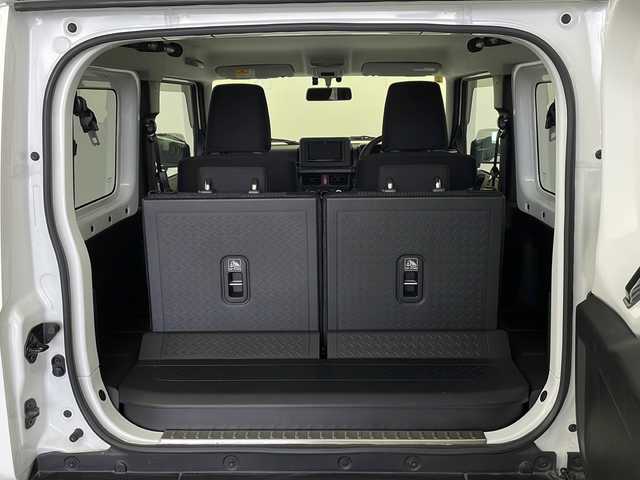 スズキ ジムニー XL 新潟県 2018(平30)年 2.4万km スペリアホワイト 4WD/5速MT/社外SDナビ/(AVN-D9)/(フルセグTV/Bluetooth/CD/DVD/USB)/バックカメラ/横滑り防止装置/盗難防止装置/ダウンヒルアシストコントロール/Ｄ＋Ｎ席シートヒーター/ETC/前方ドライブレコーダー/ラダー/社外マフラー(純正マフラー車載)/社外サイドマーカー/チューンアップトゥイーター/スペアキー1本