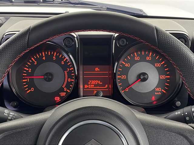 スズキ ジムニー XL 新潟県 2018(平30)年 2.4万km スペリアホワイト 4WD/5速MT/社外SDナビ/(AVN-D9)/(フルセグTV/Bluetooth/CD/DVD/USB)/バックカメラ/横滑り防止装置/盗難防止装置/ダウンヒルアシストコントロール/Ｄ＋Ｎ席シートヒーター/ETC/前方ドライブレコーダー/ラダー/社外マフラー(純正マフラー車載)/社外サイドマーカー/チューンアップトゥイーター/スペアキー1本