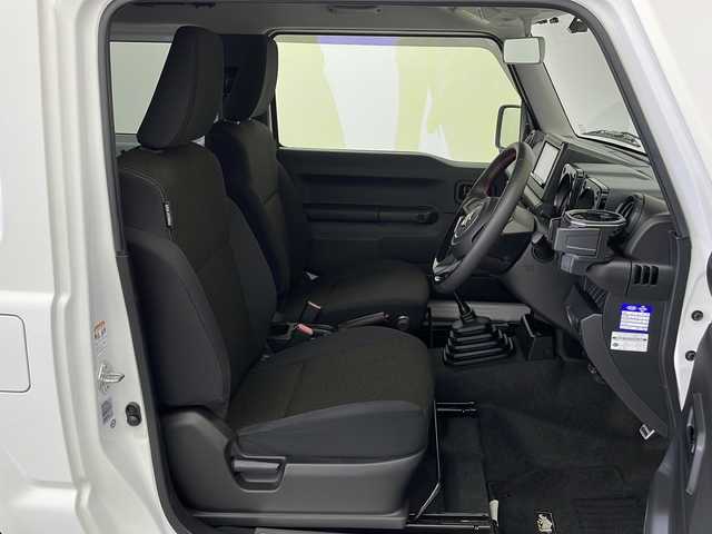 スズキ ジムニー XL 新潟県 2018(平30)年 2.4万km スペリアホワイト 4WD/5速MT/社外SDナビ/(AVN-D9)/(フルセグTV/Bluetooth/CD/DVD/USB)/バックカメラ/横滑り防止装置/盗難防止装置/ダウンヒルアシストコントロール/Ｄ＋Ｎ席シートヒーター/ETC/前方ドライブレコーダー/ラダー/社外マフラー(純正マフラー車載)/社外サイドマーカー/チューンアップトゥイーター/スペアキー1本