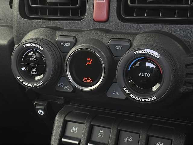 スズキ ジムニー XL 新潟県 2018(平30)年 2.4万km スペリアホワイト 4WD/5速MT/社外SDナビ/(AVN-D9)/(フルセグTV/Bluetooth/CD/DVD/USB)/バックカメラ/横滑り防止装置/盗難防止装置/ダウンヒルアシストコントロール/Ｄ＋Ｎ席シートヒーター/ETC/前方ドライブレコーダー/ラダー/社外マフラー(純正マフラー車載)/社外サイドマーカー/チューンアップトゥイーター/スペアキー1本