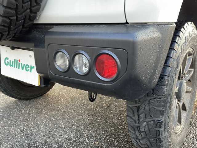 スズキ ジムニー XL 新潟県 2018(平30)年 2.4万km スペリアホワイト 4WD/5速MT/社外SDナビ/(AVN-D9)/(フルセグTV/Bluetooth/CD/DVD/USB)/バックカメラ/横滑り防止装置/盗難防止装置/ダウンヒルアシストコントロール/Ｄ＋Ｎ席シートヒーター/ETC/前方ドライブレコーダー/ラダー/社外マフラー(純正マフラー車載)/社外サイドマーカー/チューンアップトゥイーター/スペアキー1本