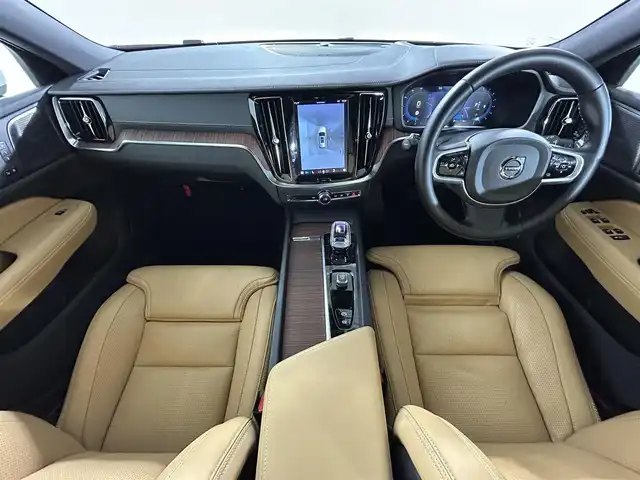 ボルボ Ｖ６０ アルティメット B4 佐賀県 2022(令4)年 1.4万km クリスタルホワイトP 純正9インチディスプレイオーディオ/AppleCarPlay/AndroidAuto/Bluetooth/全周囲カメラ/前後ドライブレコーダー/レーダークルーズコントロール/ヘッドアップディスプレイ/ロードサインアシスト/レーンアシスト/衝突被害軽減システム/運転席・助手席パワーシート/運転席・助手席シートベンチレーション/全座席シートヒーター/ステアリングヒーター/パワーバックドア/LEDヘッドライト/オートマチックハイビーム/フォグライト