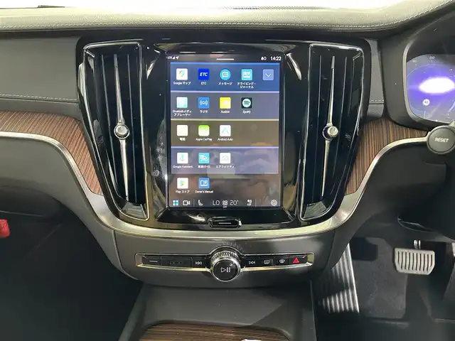 ボルボ Ｖ６０ アルティメット B4 佐賀県 2022(令4)年 1.4万km クリスタルホワイトP 純正9インチディスプレイオーディオ/AppleCarPlay/AndroidAuto/Bluetooth/全周囲カメラ/前後ドライブレコーダー/レーダークルーズコントロール/ヘッドアップディスプレイ/ロードサインアシスト/レーンアシスト/衝突被害軽減システム/運転席・助手席パワーシート/運転席・助手席シートベンチレーション/全座席シートヒーター/ステアリングヒーター/パワーバックドア/LEDヘッドライト/オートマチックハイビーム/フォグライト