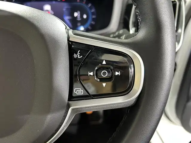 ボルボ Ｖ６０ アルティメット B4 佐賀県 2022(令4)年 1.4万km クリスタルホワイトP 純正9インチディスプレイオーディオ/AppleCarPlay/AndroidAuto/Bluetooth/全周囲カメラ/前後ドライブレコーダー/レーダークルーズコントロール/ヘッドアップディスプレイ/ロードサインアシスト/レーンアシスト/衝突被害軽減システム/運転席・助手席パワーシート/運転席・助手席シートベンチレーション/全座席シートヒーター/ステアリングヒーター/パワーバックドア/LEDヘッドライト/オートマチックハイビーム/フォグライト