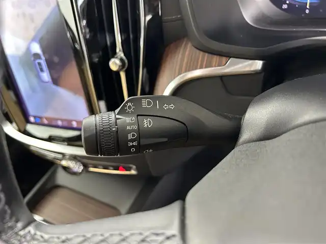 ボルボ Ｖ６０ アルティメット B4 佐賀県 2022(令4)年 1.4万km クリスタルホワイトP 純正9インチディスプレイオーディオ/AppleCarPlay/AndroidAuto/Bluetooth/全周囲カメラ/前後ドライブレコーダー/レーダークルーズコントロール/ヘッドアップディスプレイ/ロードサインアシスト/レーンアシスト/衝突被害軽減システム/運転席・助手席パワーシート/運転席・助手席シートベンチレーション/全座席シートヒーター/ステアリングヒーター/パワーバックドア/LEDヘッドライト/オートマチックハイビーム/フォグライト