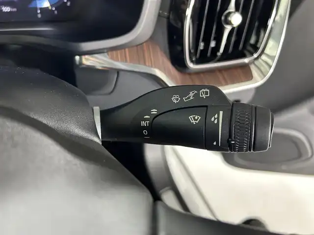 ボルボ Ｖ６０ アルティメット B4 佐賀県 2022(令4)年 1.4万km クリスタルホワイトP 純正9インチディスプレイオーディオ/AppleCarPlay/AndroidAuto/Bluetooth/全周囲カメラ/前後ドライブレコーダー/レーダークルーズコントロール/ヘッドアップディスプレイ/ロードサインアシスト/レーンアシスト/衝突被害軽減システム/運転席・助手席パワーシート/運転席・助手席シートベンチレーション/全座席シートヒーター/ステアリングヒーター/パワーバックドア/LEDヘッドライト/オートマチックハイビーム/フォグライト