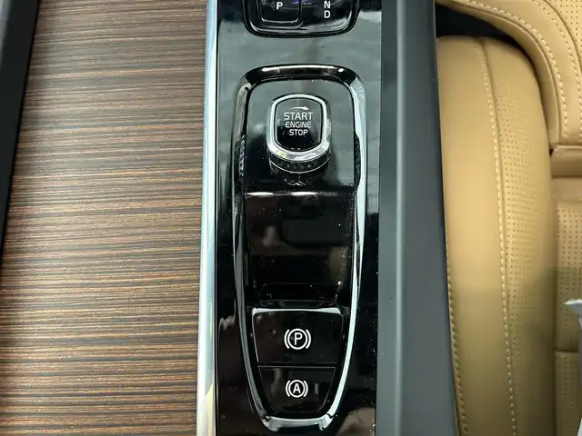 ボルボ Ｖ６０ アルティメット B4 佐賀県 2022(令4)年 1.4万km クリスタルホワイトP 純正9インチディスプレイオーディオ/AppleCarPlay/AndroidAuto/Bluetooth/全周囲カメラ/前後ドライブレコーダー/レーダークルーズコントロール/ヘッドアップディスプレイ/ロードサインアシスト/レーンアシスト/衝突被害軽減システム/運転席・助手席パワーシート/運転席・助手席シートベンチレーション/全座席シートヒーター/ステアリングヒーター/パワーバックドア/LEDヘッドライト/オートマチックハイビーム/フォグライト