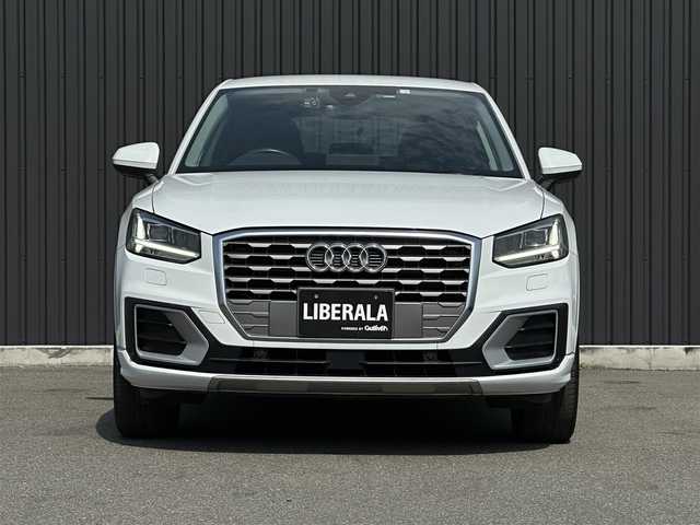 アウディ Ｑ２ ハッシュタグ アニバーサリーリミテッド 福島県 2018(平30)年 4万km グレイシアホワイトメタリック アシスタンスパッケージ/純正ナビ(CD/DVD/BT/SD/AUX/USB)/フルセグTV/バックカメラ/バーチャルコックピット/アダプティブクルーズコントロール/ETC/前後ドライブレコーダー/パワーバックドア/ステアリングスイッチ/シートヒーター/オートホールド/純正17インチAW/純正フロアマット