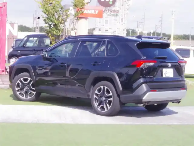 トヨタ ＲＡＶ４ アドベンチャー 千葉県 2019(令1)年 4.7万km アティチュードブラックマイカ 235/55R19/Toyota Safety Sense/・プリクラッシュセーフティ/・レーンディパーチャーアラート/・オートハイビーム/・レーダークルーズコントロール/9インチ純正SDナビ/地デジTV/【DVD/CD再生機能　Bluetooth接続】/バックカメラ/ドライブレコーダー/運転席パワーシート/ETC/LEDヘッドライト/フォグライト/ウインカーミラー/純正19インチアルミホイル/サイド/カーテンエアバッグ/スマートキー