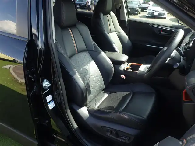 トヨタ ＲＡＶ４ アドベンチャー 千葉県 2019(令1)年 4.7万km アティチュードブラックマイカ 235/55R19/Toyota Safety Sense/・プリクラッシュセーフティ/・レーンディパーチャーアラート/・オートハイビーム/・レーダークルーズコントロール/9インチ純正SDナビ/地デジTV/【DVD/CD再生機能　Bluetooth接続】/バックカメラ/ドライブレコーダー/運転席パワーシート/ETC/LEDヘッドライト/フォグライト/ウインカーミラー/純正19インチアルミホイル/サイド/カーテンエアバッグ/スマートキー