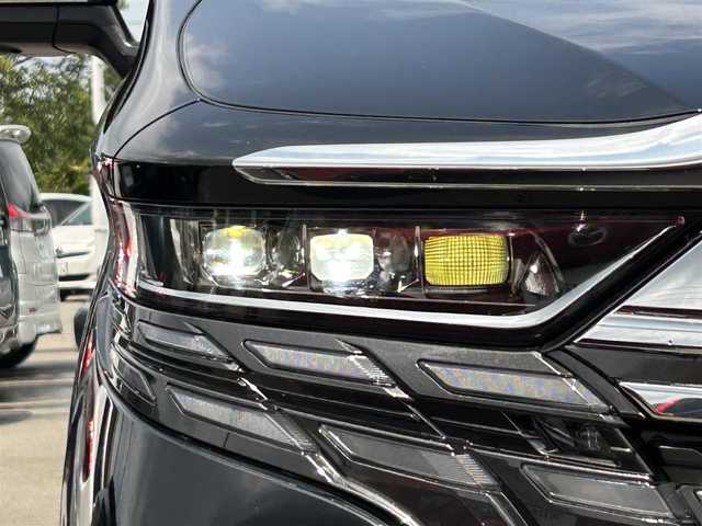トヨタ アルファード Z 青森県 2024(令6)年 1.3万km ブラック ・4WD/・寒冷地仕様/・ムーンルーフ/・本革シート（黒）/・モデリスタエアロ/・純正9型ナビ/・純正フリップダウンモニター/・フルセグ/・全方位カメラ/・Bluetooth/・衝突軽減ブレーキ/・アダプティブクルーズコントロール/・レーンキープアシスト/・ヘッドアップディスプレイ/・ブラインドスポットモニター/・パーキングアシスト/・自動駐車システム/・ワイパーデアイサー/・横滑り防止装置/・パワーバックドア/・オットマン/・両側パワースライドドア/・オートライト/・オートマチックハイビーム/・LEDヘッドライト/・フォグランプ/・全席シートヒーター/・全席エアーシート/・全席パワーシート/・純正18インチAW/・ETC2.0/・ダブルサイドエアバック/・純正フロアマット/・保証書/・取扱説明書/・スペアキーあり