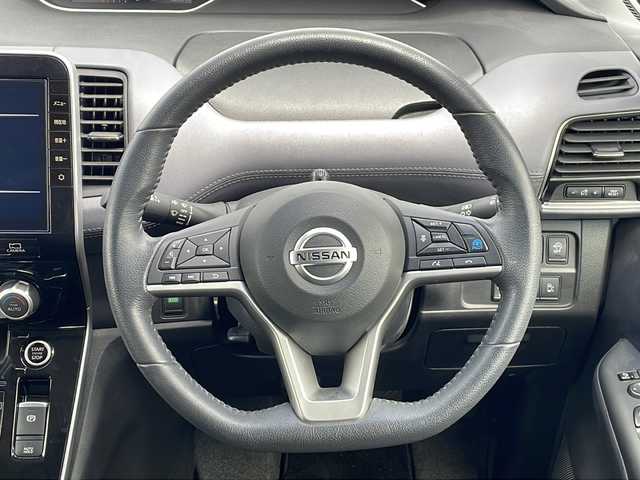 日産 セレナ ハイウェイスター V 三重県 2020(令2)年 4.3万km ブリリアントホワイトパール 純正１０型ナビ　/社外後席モニター　/アラウンドビューモニター　/プロパイロット　/純正デジタルインナーミラー　/両側電動ドア　/ビルトインＥＴＣ/ＢＳＭ　/ＬＥＤヘッドライト　/フォグライト　/電格ミラー