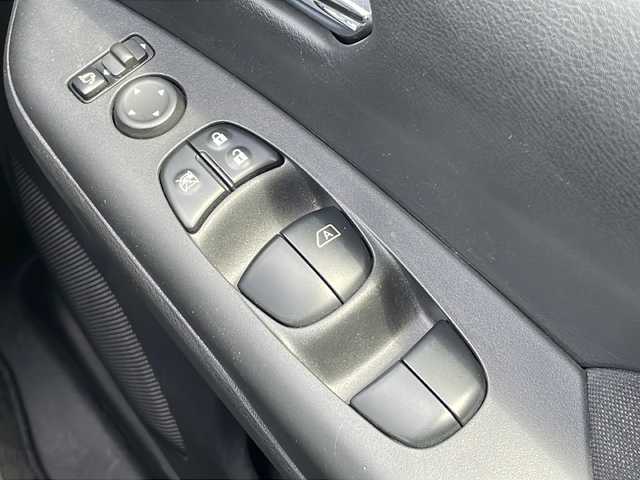 日産 セレナ ハイウェイスター V 長野県 2020(令2)年 4.3万km ブリリアントホワイトパール 純正１０型ナビ　/社外後席モニター　/アラウンドビューモニター　/プロパイロット　/純正デジタルインナーミラー　/両側電動ドア　/ビルトインＥＴＣ/ＢＳＭ　/ＬＥＤヘッドライト　/フォグライト　/電格ミラー