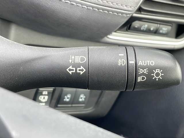 日産 セレナ ハイウェイスター V 三重県 2020(令2)年 4.3万km ブリリアントホワイトパール 純正１０型ナビ　/社外後席モニター　/アラウンドビューモニター　/プロパイロット　/純正デジタルインナーミラー　/両側電動ドア　/ビルトインＥＴＣ/ＢＳＭ　/ＬＥＤヘッドライト　/フォグライト　/電格ミラー