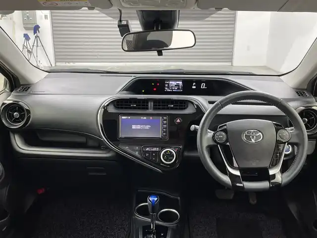 トヨタ アクア クロスオーバー 三重県 2020(令2)年 5.5万km ベージュ 純正SDナビ/バックカメラ/トヨタセーフティーセンス /プリクラッシュセーフティ/LDW/前後クリアランスソナー /AHB/オートライト/LEDジェッドライト/フォグランプ/ルーフレール /純正ビルトインETC/オートエアコン/シートヒーター /ハーフレザーシート /革巻きステアリング/ステアリングスイッチ /スマートキー/プッシュスタート