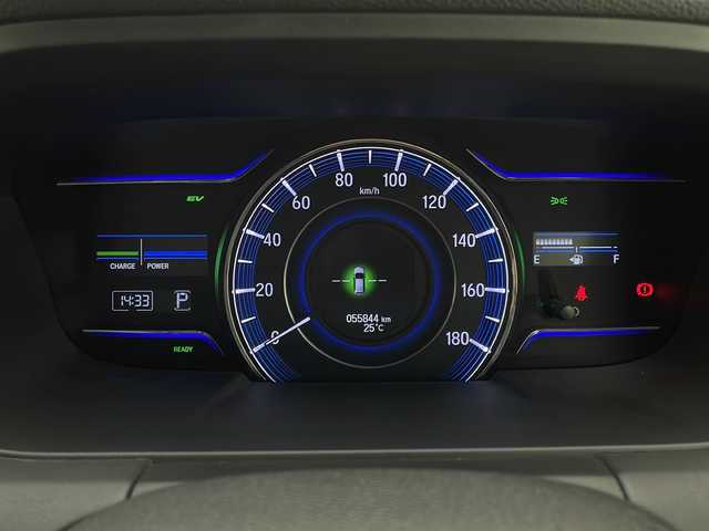 ホンダ オデッセイ ハイブリッド アブソルートセンシングEXパック 宮崎県 2016(平28)年 5.6万km ホワイトオーキッドパール 禁煙車/ワンオーナー/社外9インチナビ/（CD/DVD/SD/MSV/Bluetooth/フルセグ/USB/ipod/HDMI）/純正バックカメラ/純正ビルトインETC/社外ドライブレコーダー/両側パワースライドドア/ホンダセンシング/・衝突軽減ブレーキ 〈CMBS〉/・歩行者事故低減ステアリング/・ACC 〈アダプティブ・クルーズ・コントロール〉/・LKAS 〈車線維持支援システム〉/・路外逸脱抑制機能/・誤発進抑制機能/・先行車発進お知らせ機能/・標識認識機能/ブラインドスポットインフォメーション/アクティブコーナリングライト/LEDヘッドライト/フォグランプ/純正17インチアルミホイール/2列目プレミアムクレードルシート/運転席8ウェイパワーシート/3ゾーンコントロールエアコン/大型アームレスト/AC100V電源1500W/2列目リアロールシェード/純正フロアマット