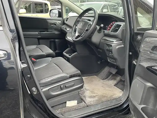 ホンダ オデッセイ アブソルート EX 埼玉県 2014(平26)年 11.4万km プレミアムヴィーナスブラックP (株)IDOMが運営する【じしゃロン川越店】の自社ローン専用車両になります。こちらは現金またはオートローンご利用時の価格です。自社ローンご希望の方は別途その旨お申付け下さい/純正ＨＤＤナビ/（AM/FM/CD/DVD/BT)/全方位カメラ　/フルセグＴＶ　/ＥＴＣ　/両側パワースライドドア　/クルーズコントロール　/ハーフレザー　/前席パワーシート　/ＬＥＤヘッドライト　/オートライト　/パドルシフト　/フリップダウンモニター