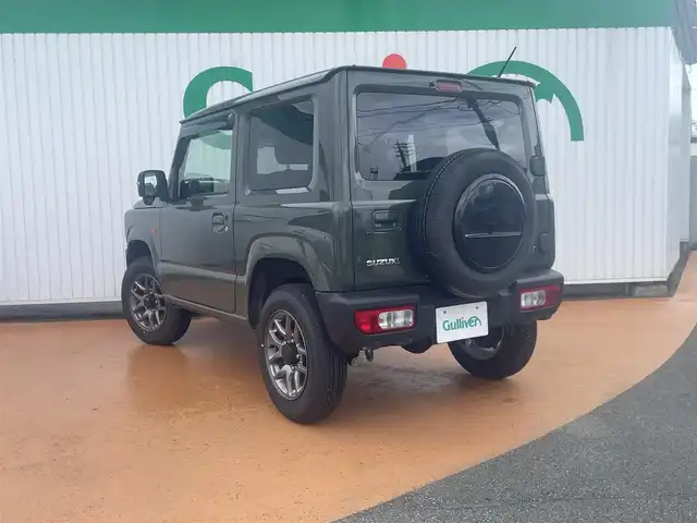 スズキ ジムニー XC 三重県 2025(令7)年 0.2万km ジャングルグリーン カロッツェリアメモリナビ/　＊フルセグテレビ/Bluetooth/CD/DVD/セーフティサポート（予防安全技術）/アイドリングストップ/クルーズコントロール/LEDヘッドランプ/オートライト/ヘッドランプウォッシャー/ブラックドアミラー（電動格納機能/ヒーター/ウィンカー）/背面タイヤ/175/80R16タイヤ/　＊16インチアルミホイール/プライバシーガラス/革巻ステアリングホイール/SRSエアバック（運転席/助手席/サイド/カーテン）/オートエアコン/キーレス/プッシュスタート