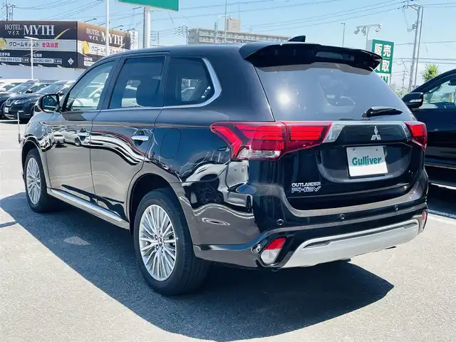 三菱 アウトランダー ＰＨＥＶ G 徳島県 2019(平31)年 1.9万km ルビーブラックP ・純正ナビ/・全方位モニター/・オプションＢＳＭ/・フルセグテレビ/・ＥＴＣ2.0/・ドライブレコーダー/・クリアランスソナー/・パワーシート/・ステアリングヒーター/・１００Ｖ電源/・シートヒーター/・ＬＥＤライト/・充電ケーブル/・スマートキー/・プッシュスタート