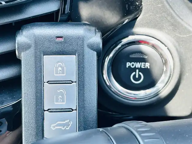 三菱 アウトランダー ＰＨＥＶ G 徳島県 2019(平31)年 1.9万km ルビーブラックP ・純正ナビ/・全方位モニター/・オプションＢＳＭ/・フルセグテレビ/・ＥＴＣ2.0/・ドライブレコーダー/・クリアランスソナー/・パワーシート/・ステアリングヒーター/・１００Ｖ電源/・シートヒーター/・ＬＥＤライト/・充電ケーブル/・スマートキー/・プッシュスタート