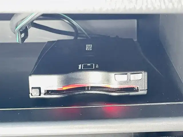 三菱 アウトランダー ＰＨＥＶ G 徳島県 2019(平31)年 1.9万km ルビーブラックP ・純正ナビ/・全方位モニター/・オプションＢＳＭ/・フルセグテレビ/・ＥＴＣ2.0/・ドライブレコーダー/・クリアランスソナー/・パワーシート/・ステアリングヒーター/・１００Ｖ電源/・シートヒーター/・ＬＥＤライト/・充電ケーブル/・スマートキー/・プッシュスタート